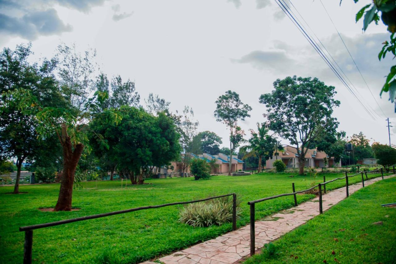 Milpark Hotel Cafumpe Exterior photo
